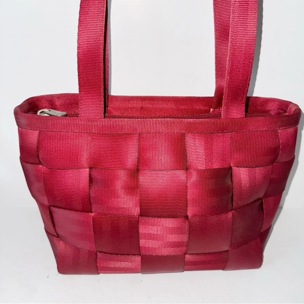 Y2K Harvey's The Original Red Seatbelt Bag Shoulder Y2K Contemporary